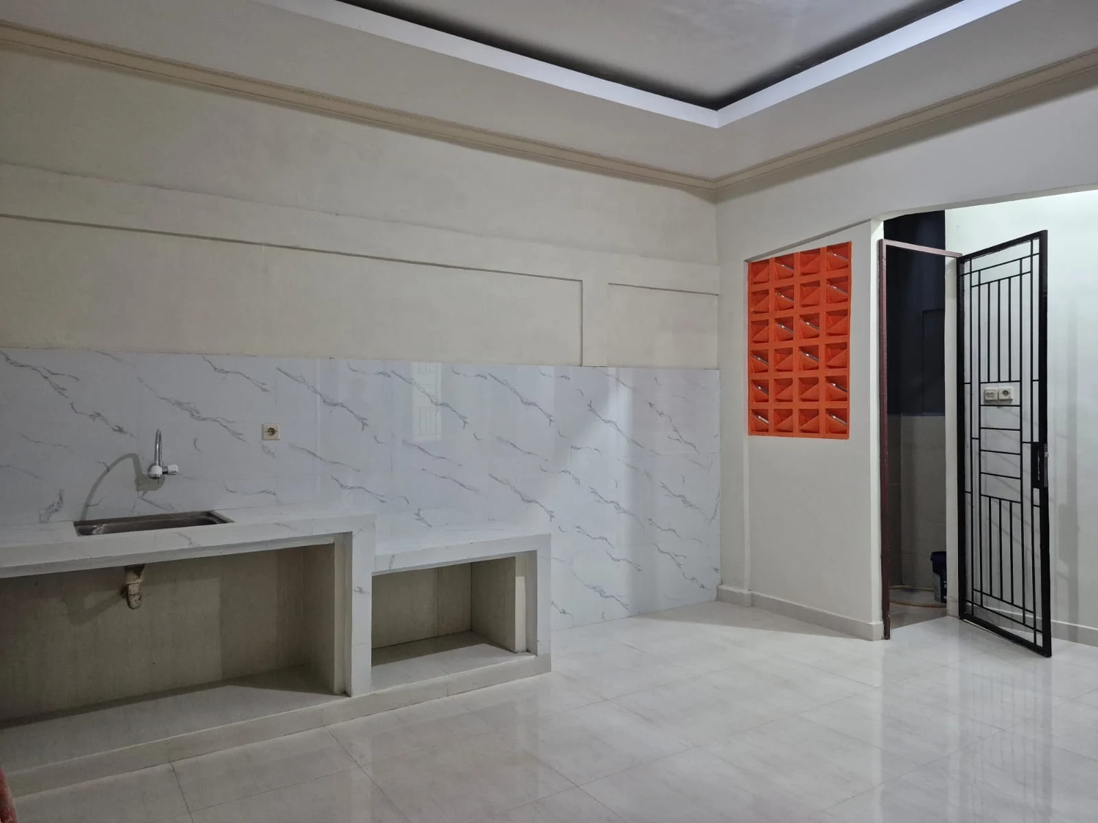 Disewakan Rumah 2 Lantai Neo Catalonia BSD – Carport 2 Mobil, Lokasi Strategis! preview