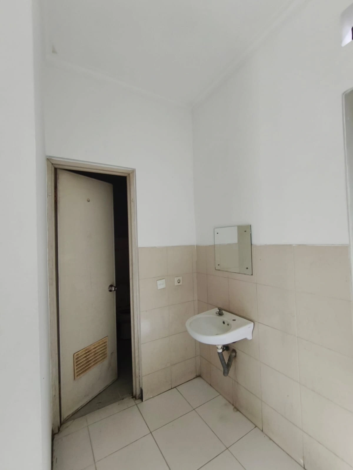 Disewakan Ruko Beryl Gading Serpong – Lokasi Strategis Depan Sekolah, Ramai! gallery image