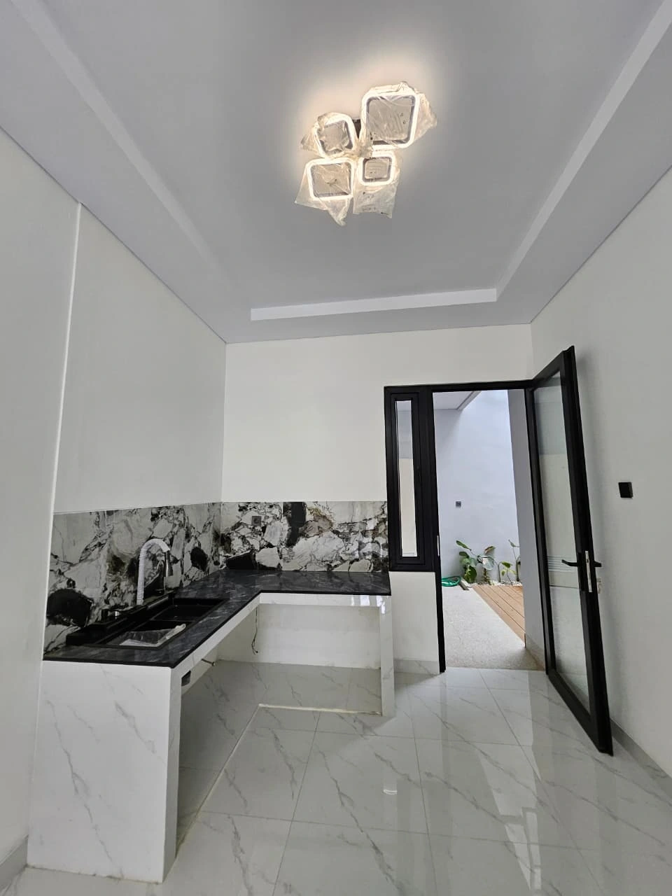 thumbnail Dijual Rumah Baru Renovasi Sutera Jelita Alam Sutera – 2 Lantai, 5+1 KT, SHM