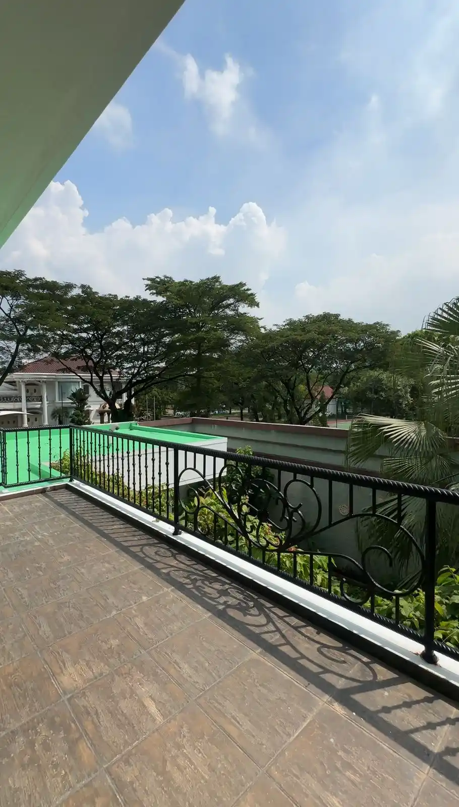 Turun Harga 2 M! Rumah Sutera Lavender Alam Sutera – LT 420 m², Carport & Garasi 4 Mobil galeri gambar