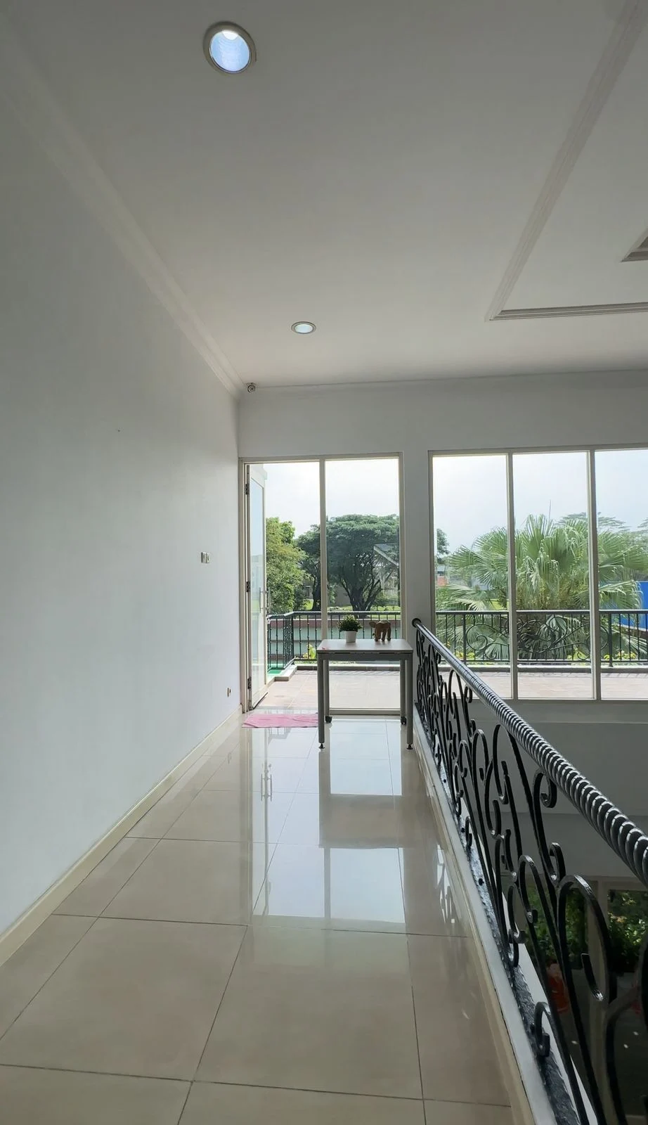 Turun Harga 2 M! Rumah Sutera Lavender Alam Sutera – LT 420 m², Carport & Garasi 4 Mobil galeri gambar