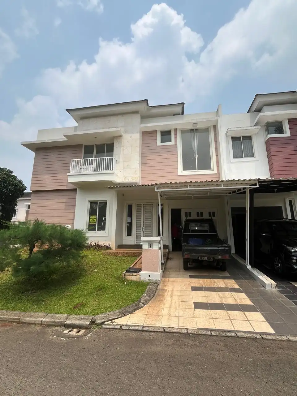Rumah Hoek Chalcedony PHG Gading Serpong – Depan Sport Club, Semi Furnished galeri gambar
