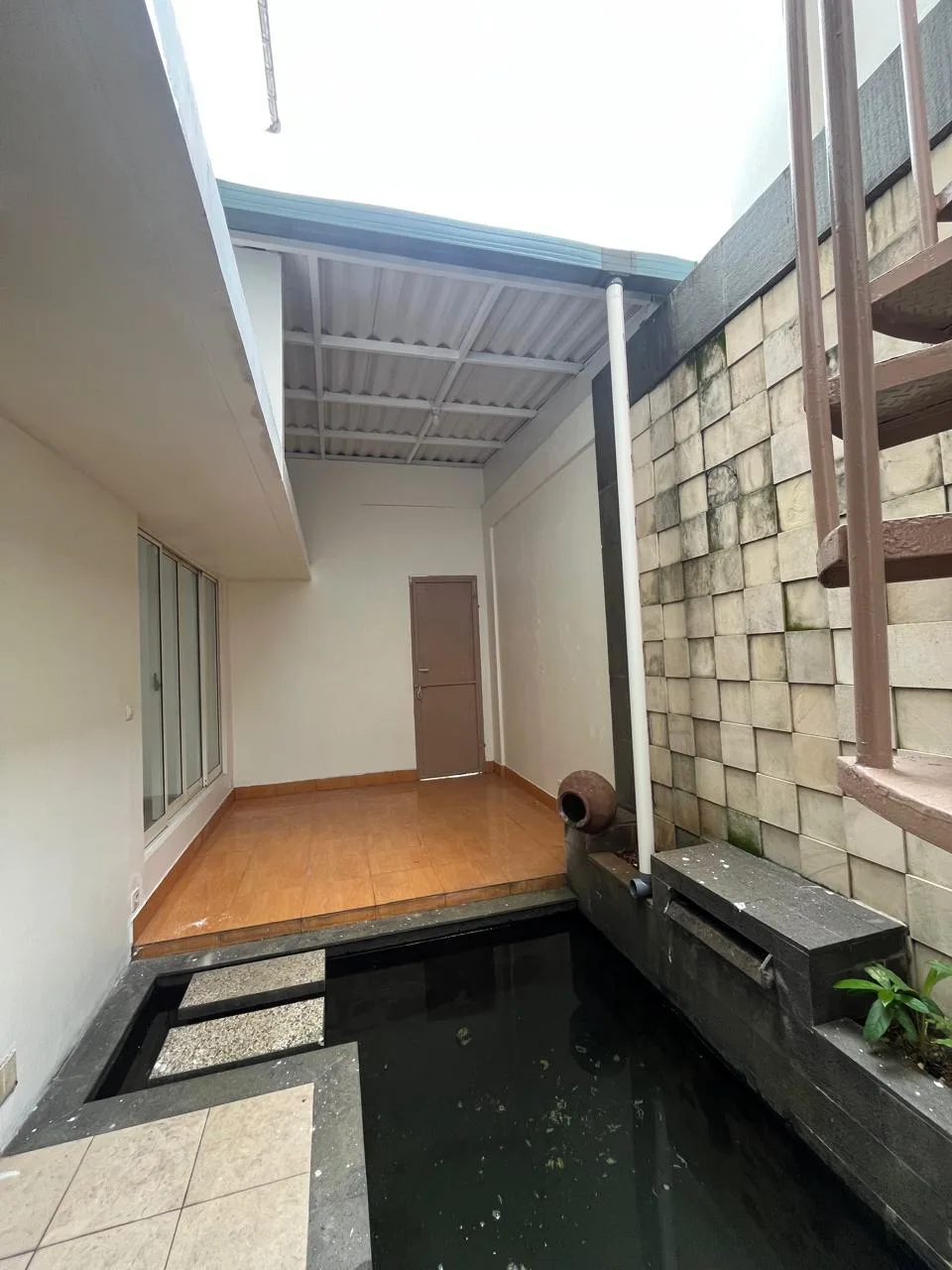 Rumah Hoek Chalcedony PHG Gading Serpong – Depan Sport Club, Semi Furnished galeri gambar