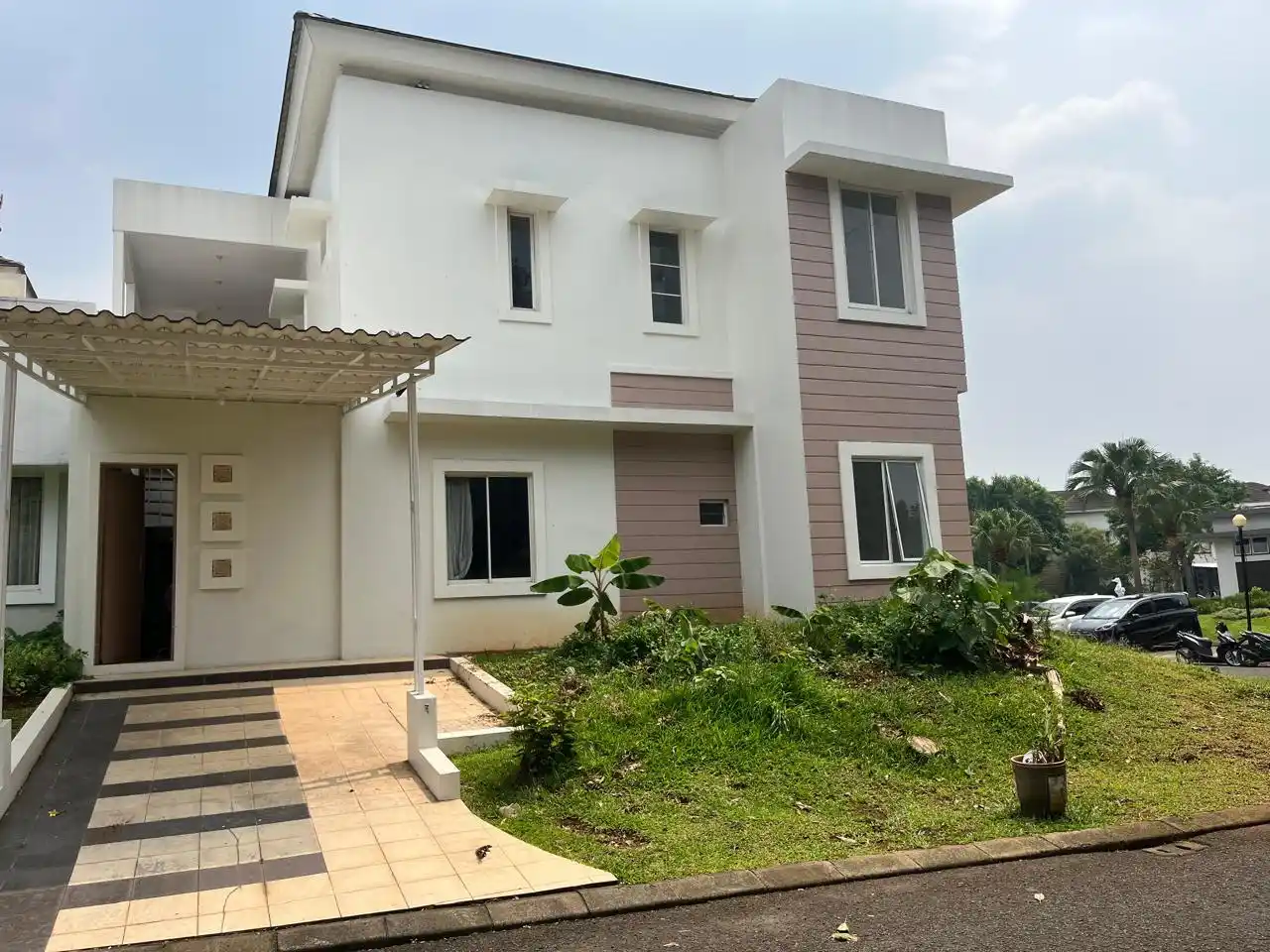 Rumah Hoek Chalcedony PHG Gading Serpong – Depan Sport Club, Semi Furnished galeri gambar