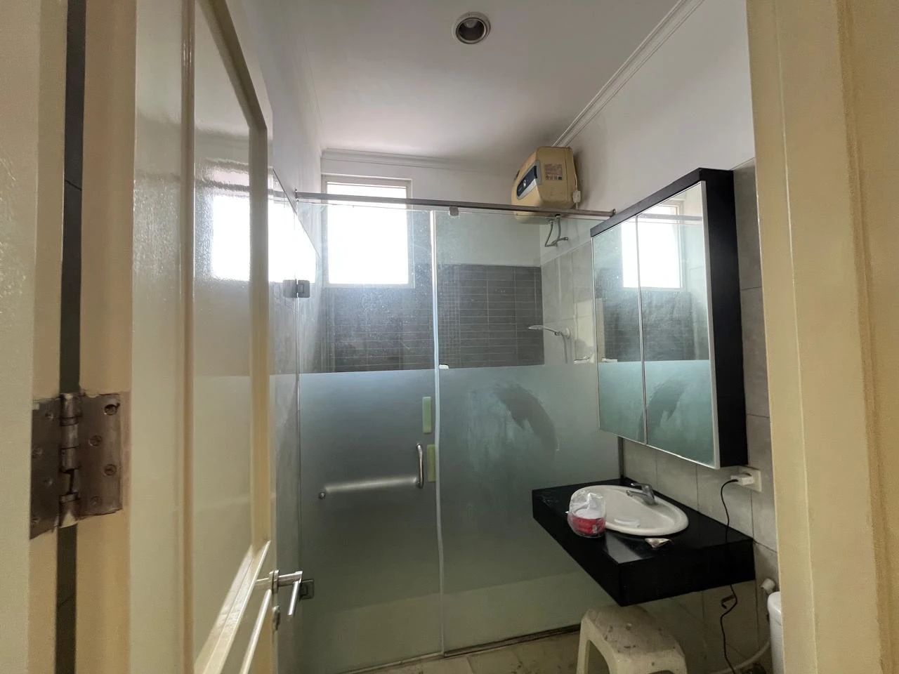 Rumah Hoek Chalcedony PHG Gading Serpong – Depan Sport Club, Semi Furnished galeri gambar