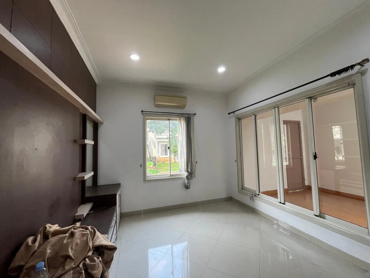 Rumah Hoek Chalcedony PHG Gading Serpong – Depan Sport Club, Semi Furnished galeri gambar
