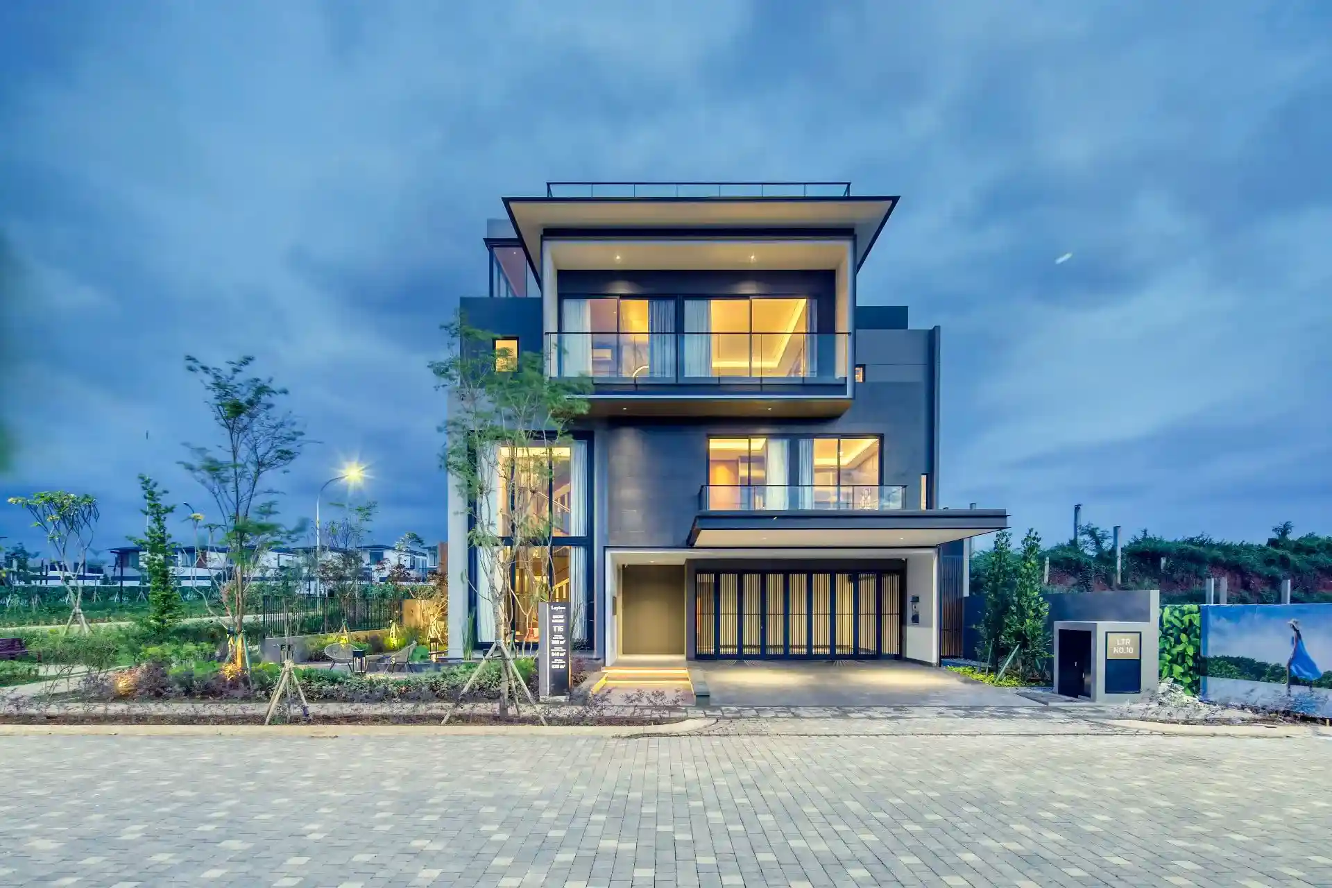 Layton NavaPark BSD City — Rumah Mewah Private Lift di Kawasan Premium BSD Mulai Rp18,8 Miliar galeri gambar