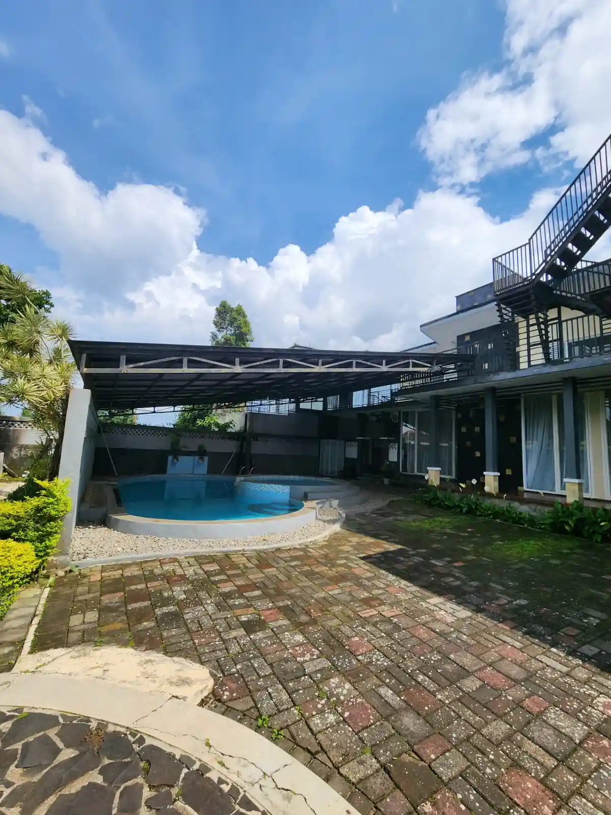 Villa Puncak Cipanas – Luas, Ada Kolam Renang & Taman, Cocok Investasi! — Foto 2